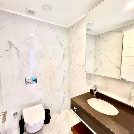 Luxury 2bdr Grand Sapphire Apartment